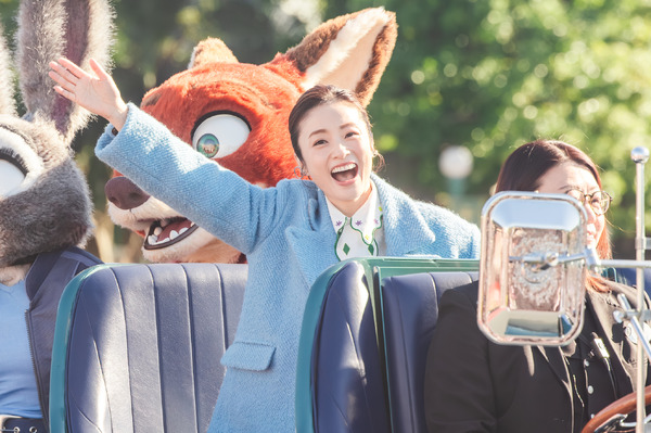 上戸彩がサプライズでパレードルートに登場！スペシャルグリーティング、『ズートピア2』公開初日に開催