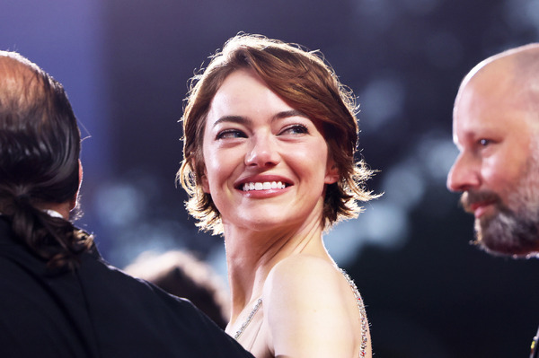 エマ・ストーン／『Bugonia』レッドカーペット Photo by Ernesto Ruscio/Getty Images