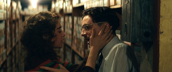 『マーティ・シュプリーム 世界をつかめ』© 2025 ITTF Rights LLC. All Rights Reserved.