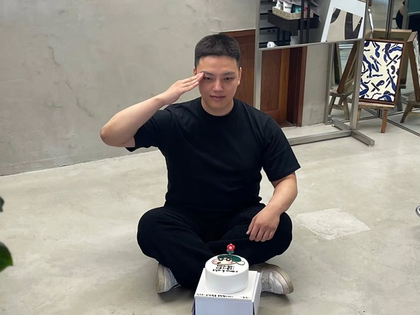 子役出身俳優ヨ・ジング、入隊前日に“坊主頭”公開！1年6カ月の兵役スタート【PHOTO】