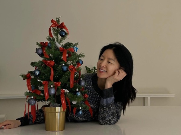 女優イ・ヨンエのゆったりとした近況。植物と向き合う自然体の姿が“素敵すぎる”【PHOTO】
