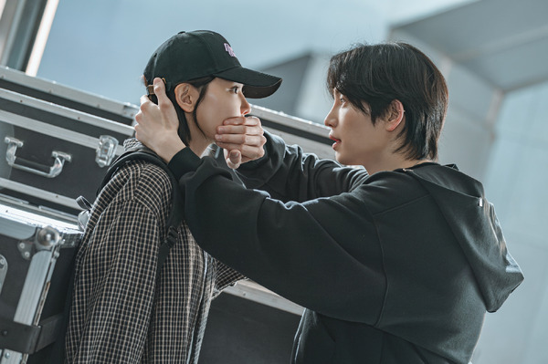 「アイドルアイ」© 2025 Astory Co., Ltd. & KT Studiogenie Co., Ltd. All Rights reserved.