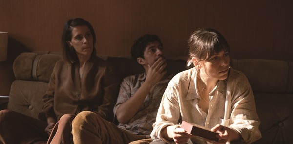 『両親が決めたこと』© 2024.LASTOR MEDIA, KINO PRODUZIONI,ALINA FILM ALL RIGHTS RESERVED.