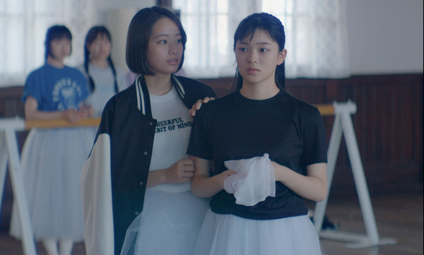 『白の花実』©2025 BITTERS END/CHIAROSCURO