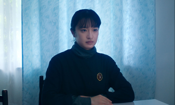 『白の花実』©2025 BITTERS END/CHIAROSCURO