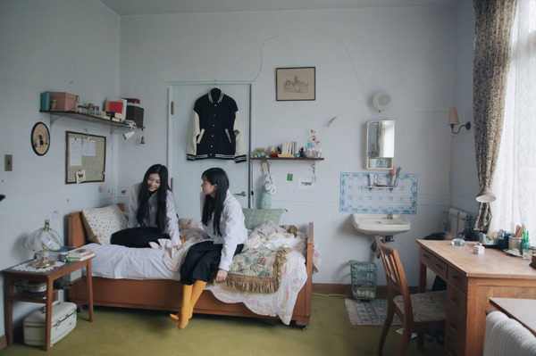 『白の花実』©2025 BITTERS END/CHIAROSCURO