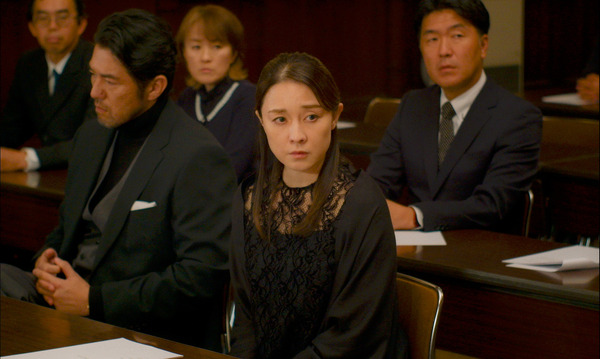 『白の花実』©2025 BITTERS END/CHIAROSCURO