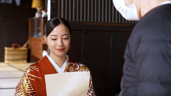 TVCM「お正月を写そう♪2026 “チェキTM′′運命のもちつき」篇　メイキングカット