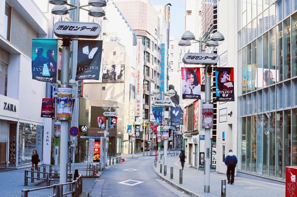 「IRIS OUT」「JANE DOE」渋谷センター街ジャック © 2025 MAPPA／チェンソーマンプロジェクト ©藤本タツキ／集英社