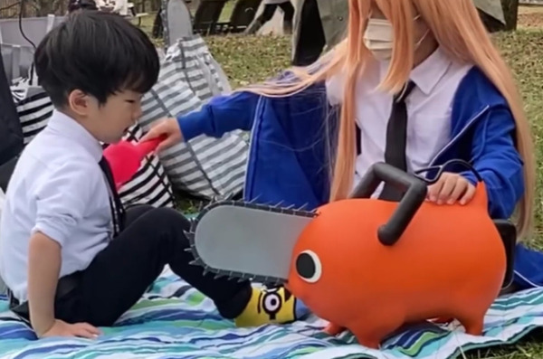 ハンドメイドしたアイテムを使って家族でコスプレも披露している／投稿主さん提供