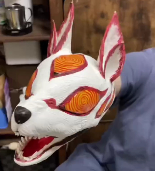 手を入れて口を動かせるようにした狐の悪魔／投稿主さん提供