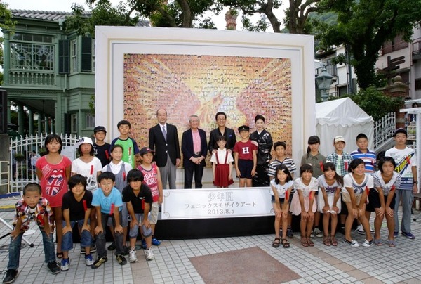 「フェニックスモザイクアート」の除幕式／『少年H』