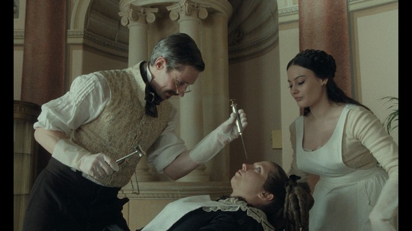 『アグリーシスター 可愛いあの娘は醜いわたし』© Mer Film / Lava Films / Zentropa Sweden / MOTOR /  Film i Väst / Mediefondet Zefyr / EC1 Łódź 2025　