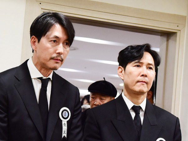 故アン・ソンギさんの遺影と勲章を持つのは…「イ・ジョンジェ、チョン・ウソン」と公式発表