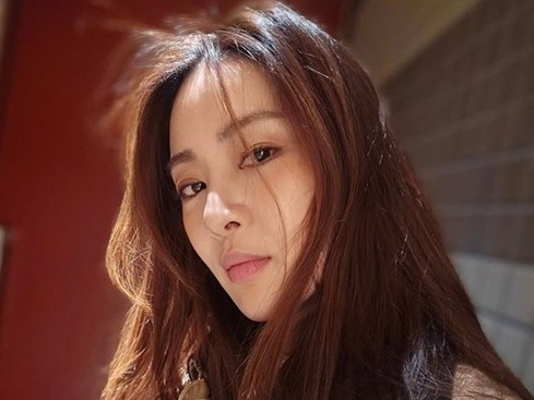 女優カン・ソラの日本気まぐれ散歩に称賛「本当にきれい。雰囲気の女神」