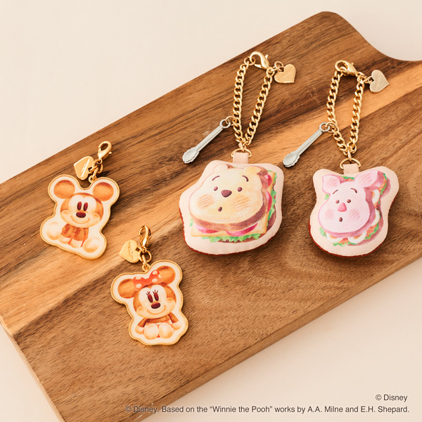 ファスナーチャーム￥4,400-　バッグチャーム￥6,050-／ディズニー「Nuiパン」コレクション