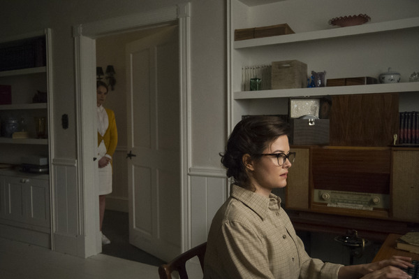 『呪われし家に咲く一輪の花』Netflixにて配信中