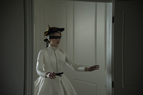 『呪われし家に咲く一輪の花』Netflixにて配信中