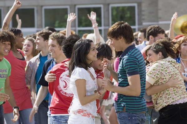 『ハイスクール・ミュージカル２』ディズニープラスで配信中 © 2026 Disney