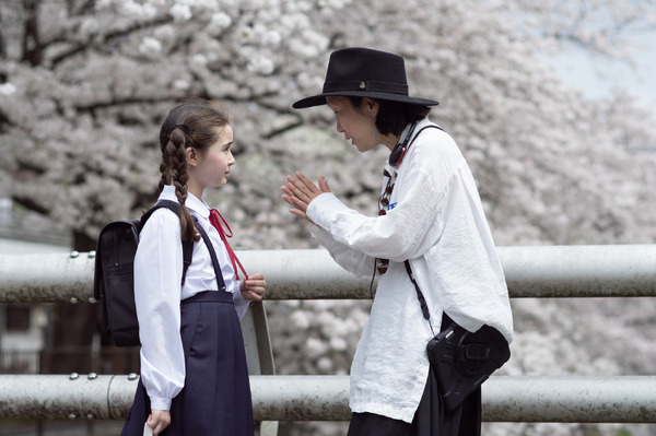 『レンタル・ファミリー』©2025 Searchlight Pictures. All Rights Reserved.　　