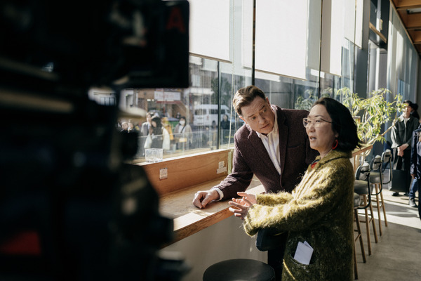 『レンタル・ファミリー』©2025 Searchlight Pictures. All Rights Reserved.　　