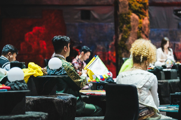 「占い師たちの運命バトル」(c)2026 Disney and its related entities