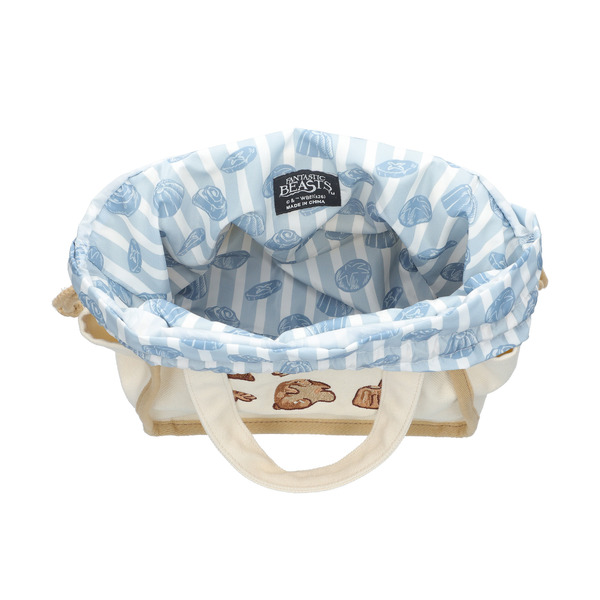 「ファンタスティック・ビースト コワルスキーベーカリー 巾着スクエアトートバッグ」3,960円(税込)