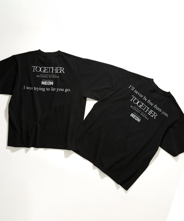 『トゥギャザー』公式グッズTOGETHER ドッキング Tシャツ© 2025 Project Foxtrot, LLC 　