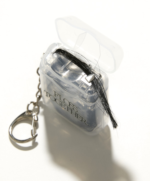 『トゥギャザー』公式グッズTOGETHER ﾋｭｰﾏﾝﾌﾛｽ（フロス型キーホルダー）© 2025 Project Foxtrot, LLC 　