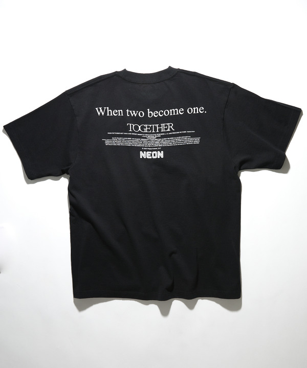 『トゥギャザー』公式グッズTOGETHER PHOTO TシャツB© 2025 Project Foxtrot, LLC 　