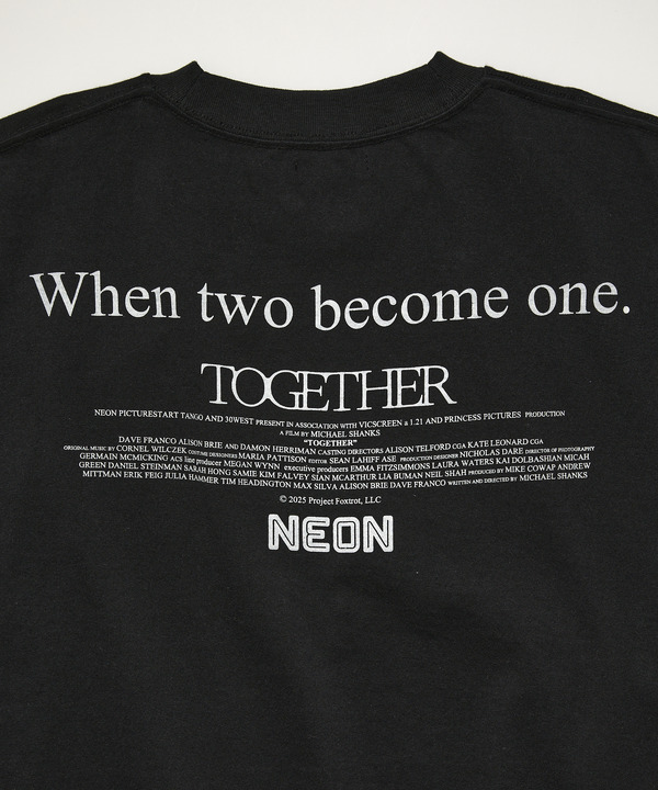 『トゥギャザー』公式グッズTOGETHER PHOTO TシャツB© 2025 Project Foxtrot, LLC 　