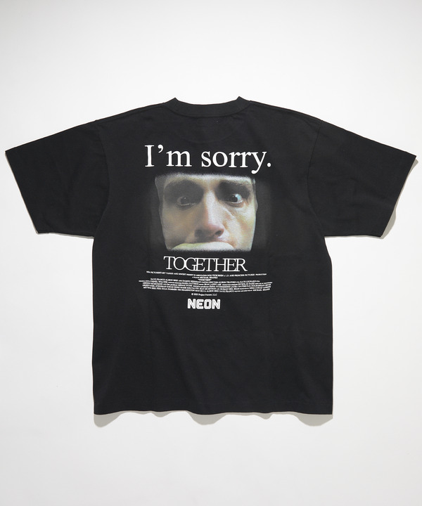 『トゥギャザー』公式グッズTOGETHER PHOTO TシャツA© 2025 Project Foxtrot, LLC