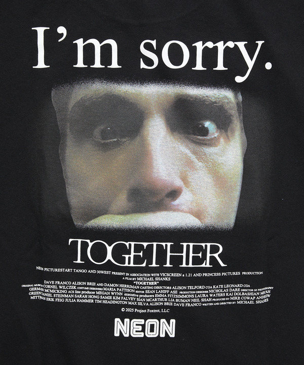 『トゥギャザー』公式グッズTOGETHER PHOTO TシャツA© 2025 Project Foxtrot, LLC