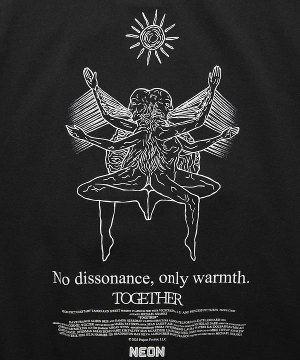『トゥギャザー』公式グッズTOGETHER PHOTO TシャツA© 2025 Project Foxtrot, LLC