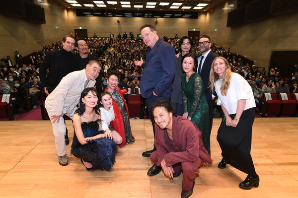 『レンタル・ファミリー』©2025 Searchlight Pictures. All Rights Reserved.　