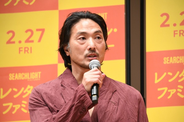 『レンタル・ファミリー』©2025 Searchlight Pictures. All Rights Reserved.　