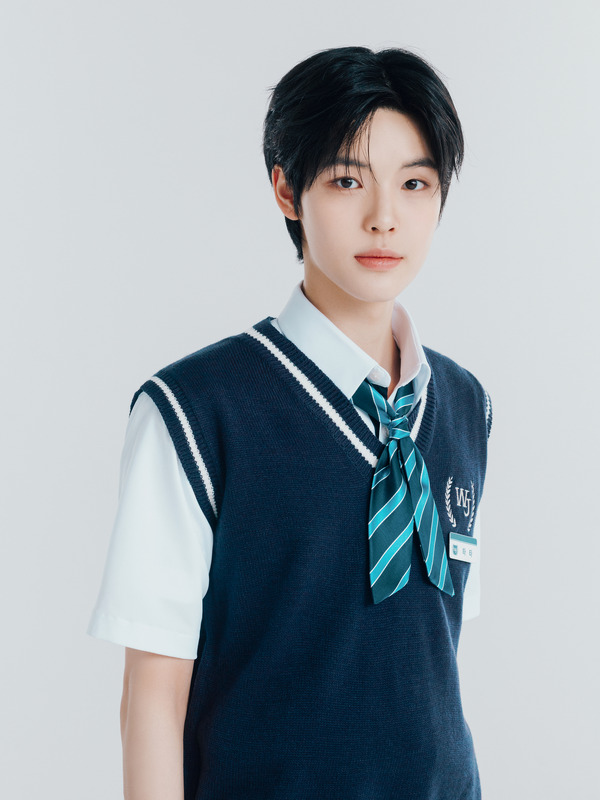 タタ (TATA): 17歳（2008.04.01生）、タイ出身、AB型、ESFP (C) 2026 SM ENTERTAINMENT & eggiscoming CO., Ltd. ALL RIGHTS RESERVED.