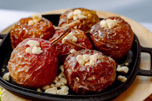 「桜・グランピングブッフェ」焼きリンゴ