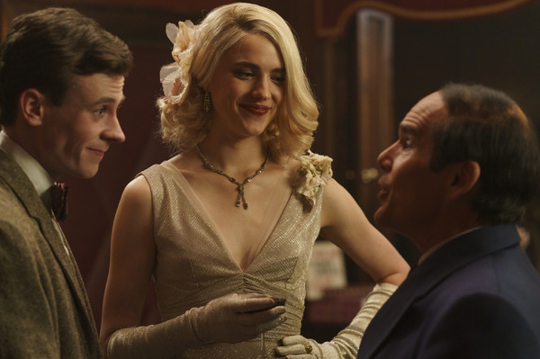 『ブルームーン』© 2025 FUNNY VALENTINE, LLC ALL RIGHTS RESERVED.