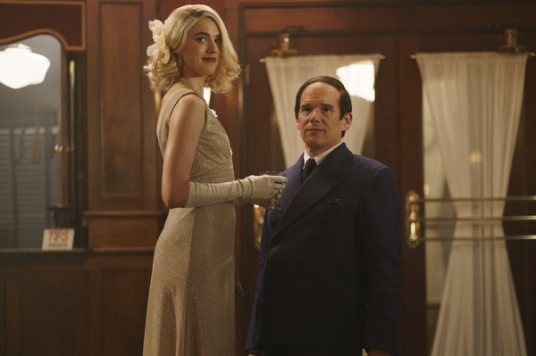 『ブルームーン』© 2025 FUNNY VALENTINE, LLC ALL RIGHTS RESERVED.