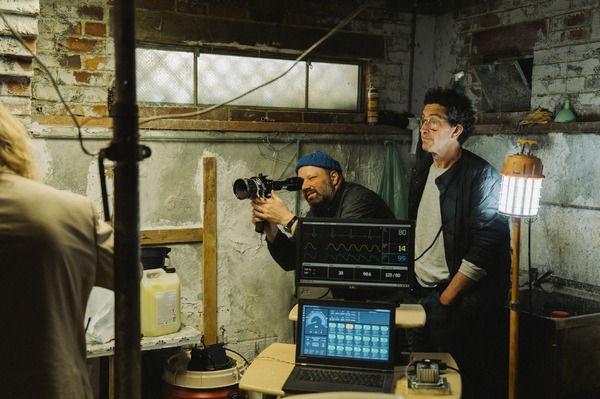 『ブゴニア』メイキング (C) 2025 FOCUS FEATURES LLC.LLC.