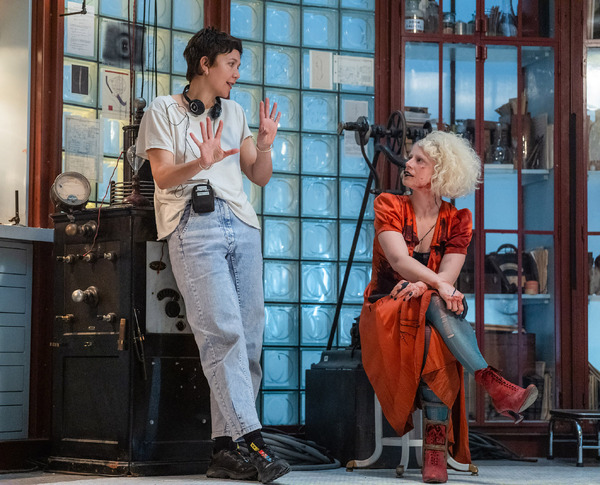 『ザ・ブライド！』オフショットⒸNiko Tavernise