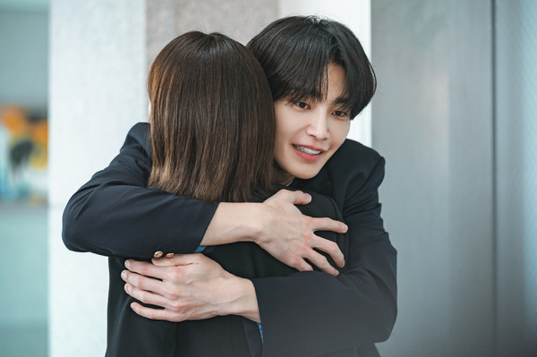 「アイドルアイ」