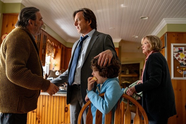 『これって生きてる？』©2025 Searchlight Pictures. All Rights Reserved.