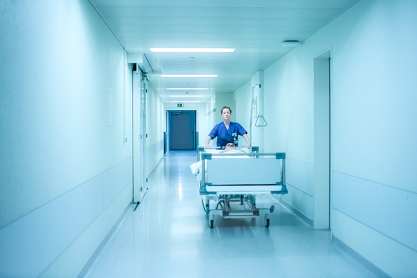 『ナースコール』© 2025 Zodiac Pictures Ltd / MMC Zodiac GmbH