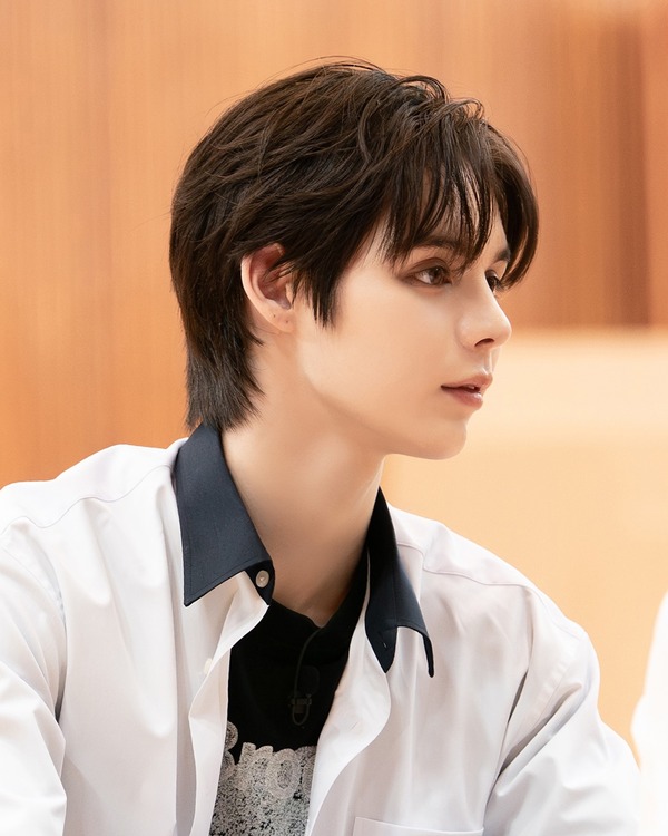 ジャスティン「応答せよ！僕らのハイスクール」(C) 2026 SM ENTERTAINMENT & eggiscoming CO., Ltd. ALL RIGHTS RESERVED.