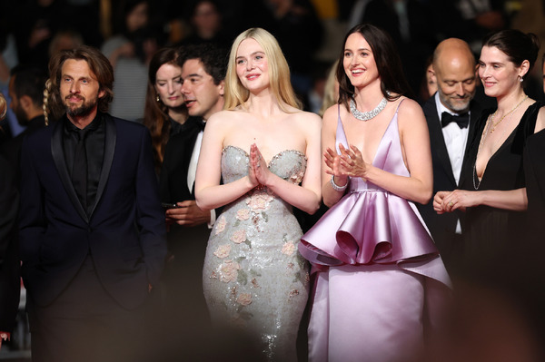 エル・ファニング＆レナーテ・レインスヴェPhoto by Monica Schipper/Getty Images