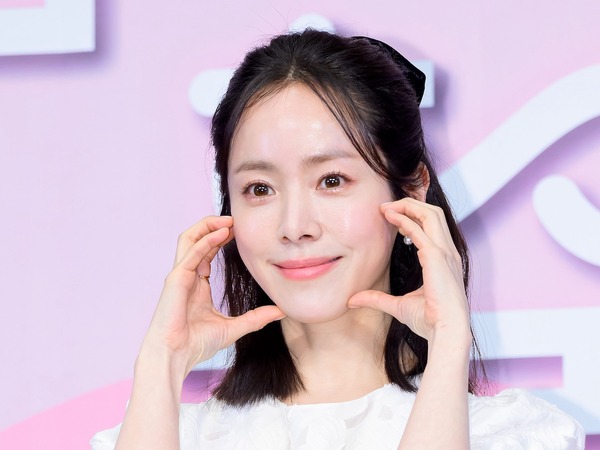 “公開恋愛中”のハン・ジミン、紹介デートもあり!? 新ドラマ制作発表会で「メリットに気づいた」