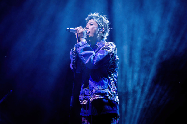 ベルリンで公演中のONE OK ROCK Taka Photo by Frank Hoensch/Redferns