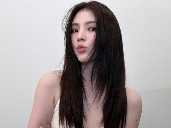 女優ハン・ソヒ、“毛穴レス”のビジュアルにうっとり…クール＆清楚な雰囲気【PHOTO】